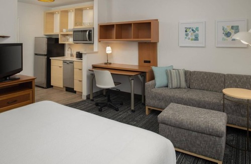 Downtown Hotel | Super Bowl Sunday at Town Place Campbell Queen Studio just 12 miles from Levi's!