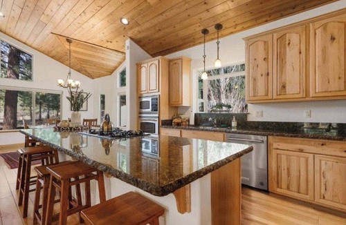 Black Bart House | Superb Mountain View 31-day minimum Furnished 5-bedroom house