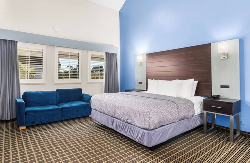 Westside Santa Cruz Hotel | Superior King Room + Sofa Bed | Oversized Soaking Tubs | Near Santa Cruz Beach
