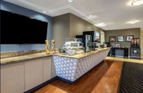 Mountain View Apartment | Sure Stay Plus Hotel, Mountain View, a short 15 minute drive to the Big Game