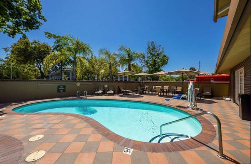 Mountain View Apartment | Sure Stay Plus Hotel, Mountain View, a short 15 minute drive to the Big Game
