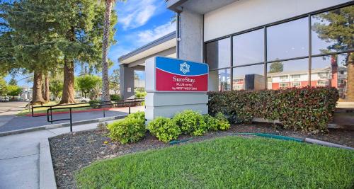 Downtown Sacramento Hotel | SureStay Plus Hotel by Best Western Sacramento North