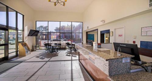 Downtown Sacramento Hotel | SureStay Plus Hotel by Best Western Sacramento North