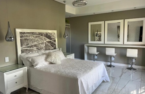 Benoni Cabin | Swan Lake Suites