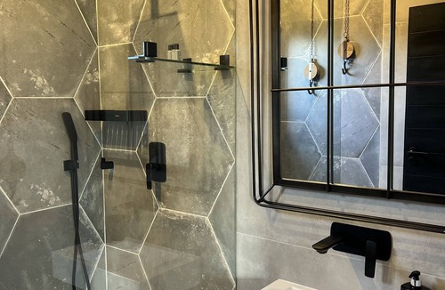 Benoni Cabin | Swan Lake Suites