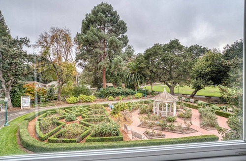 Central San Mateo Apartment | Sweet San Mateo 2BR w/Pool & W/D, easy access to 101, by Blueground