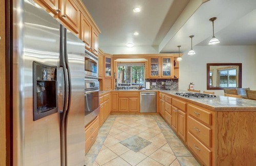 Tahoe Valley House | TāHaus - Hot Tub + Pool Table + Dog Friendly