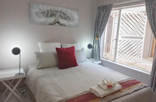 Moreleta Park Apartment | T-Blom Moreleta Park