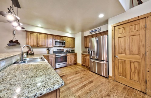 Tahoe Island House | Tahoe Family Haven - Hot Tub, Pool Table