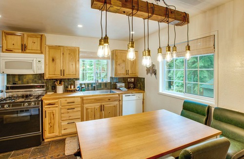 Tahoe Paradise Cabin | Tahoe Home in the Pines: Quiet Neighborhood!