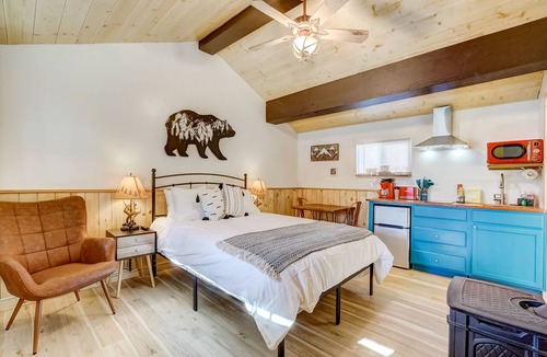 Sierra Tract Hotel | Tahoe Mountain Inn #6
