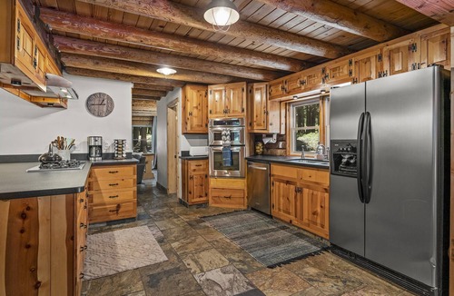 Truckee House | Tahoe Rustic Cabin | Clubhouse Access, Hot Tub, Near Golf Course, Lake & Trails