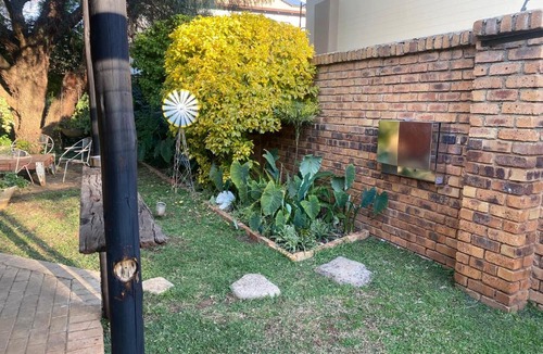 Benoni Bed & Breakfast | Tal Trees Siesta