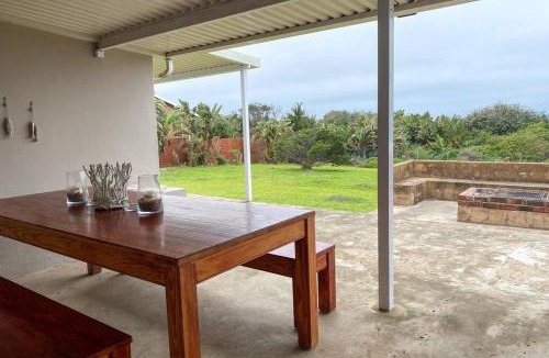 Port Edward House | Tamassa Holiday Home on the Beach, in Port Edward