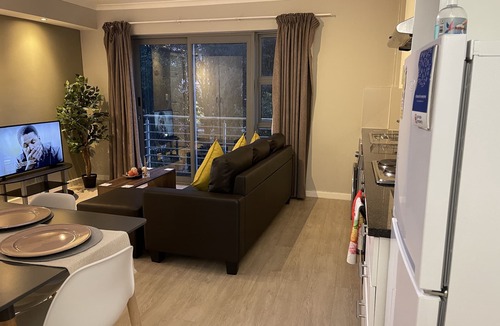 Claremont Apartment | Tana’s Crib Modern Secure 1 bed apartment