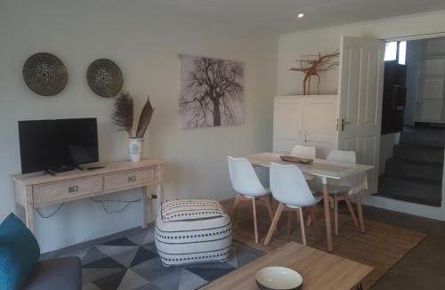 Weltevredenpark Apartment | Tangled Tree Cottage