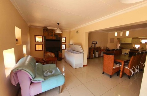 Mahikeng House | Tenacity Mafikeng Guesthouse - 7