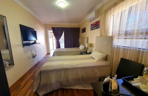 Mahikeng House | Tenacity Mafikeng Guesthouse - 4 in Mahikeng