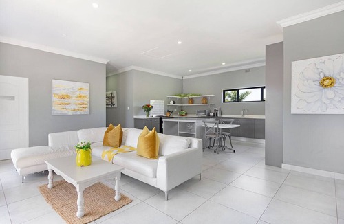 Tokai Villa | Terrific 8-bedroom villa in Tokai for a memorable getaway