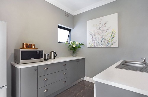 Tokai Villa | Terrific 8-bedroom villa in Tokai for a memorable getaway