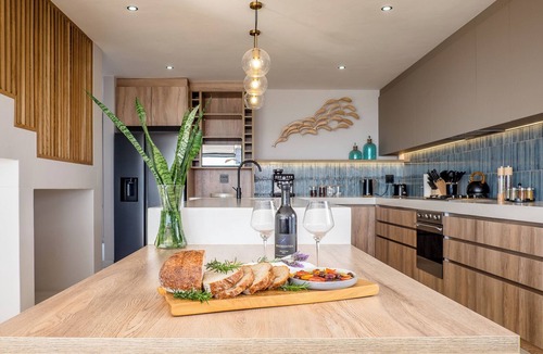 Shelley Point House | Thalassophile is a 4-bedroom house in St Helena Bay with direct Beach Access.