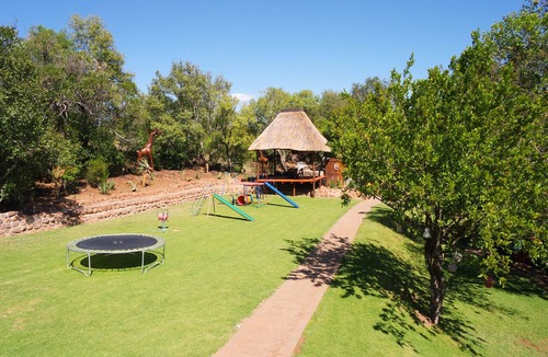 Roossenekal Cabin | Thandabantu Game Lodge