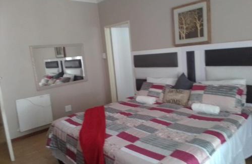 Mahikeng House | Thatch Haven Guesthouse