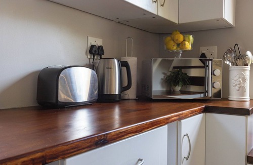 Noordhoek Apartment | Thatched Apartment with great views, full kitchen, Wifi in Noordhoek, Cape Town
