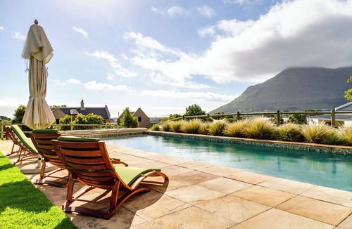 Noordhoek Apartment | Thatched Apartment with great views, full kitchen, Wifi in Noordhoek, Cape Town