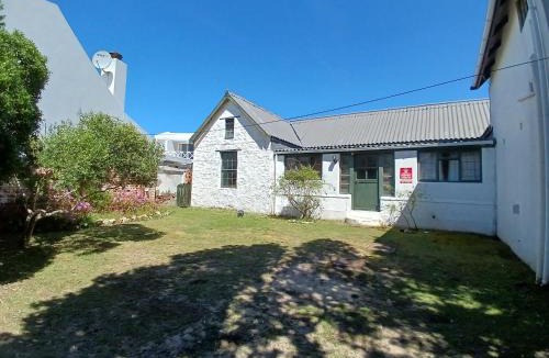 Waenhuiskrans House | The Arniston Kliphuis circa 1880