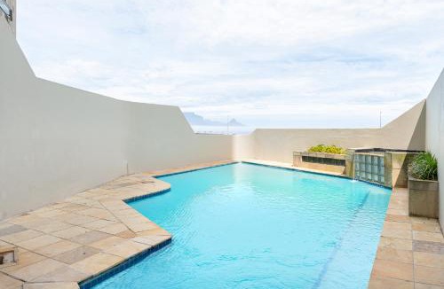 Bloubergstrand Apartment | The Bay 804