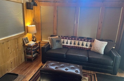 Tahoe Valley Cabin | The Bear Den - South Lake Tahoe (Pets Welcome)