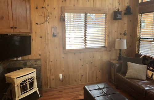 Tahoe Valley Cabin | The Bear Den - South Lake Tahoe (Pets Welcome)