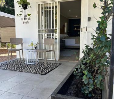 Kareeberg Apartment | The Blossom Room