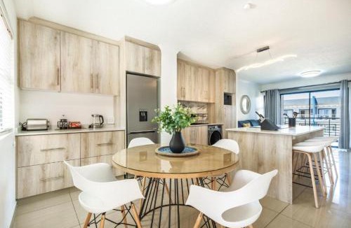 Umhlanga Ridge House | The Blue Horizon Modern Comfort Two Bedroom Umhlanga Ridge Apartment Sleeps 6