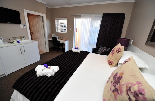 Summerstrand House | The Blue Lotus Guest House