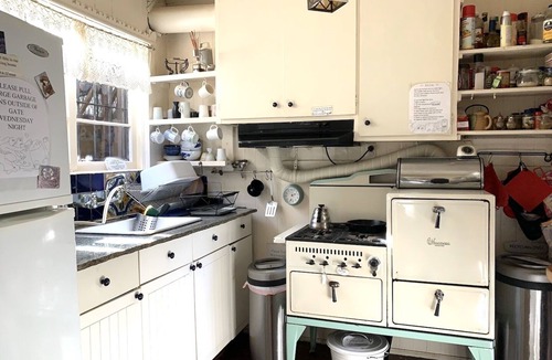 Bolinas Cottage | The Bolinas Artist Cottage-Just a Minit! near the Sea