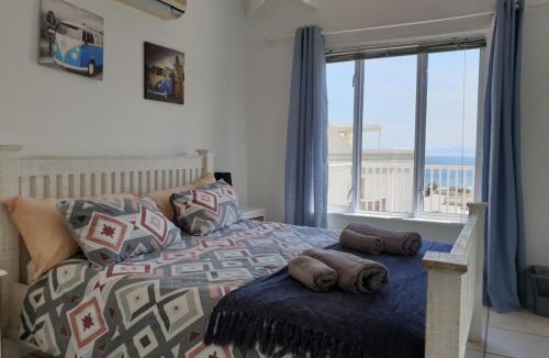 Mountainside House | 'The Bolussi Beachhouse', sleeps 12 in 6 en-suite bedrooms with Indoor Pool