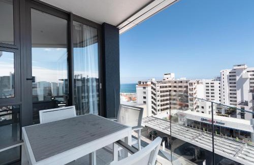 Sea Point Apartment | The Cosmo Luxury Suites by Totalstay