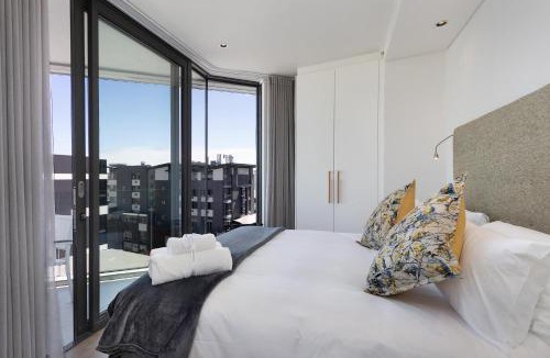 Sea Point Apartment | The Cosmo Luxury Suites by Totalstay