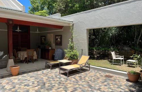 Nottingham Road House | The Courtyard at La Loggia