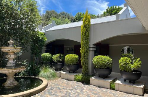 Nottingham Road House | The Courtyard at La Loggia