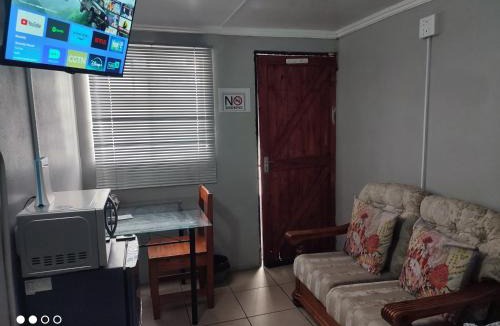 Springs House | The Croc Backpackers