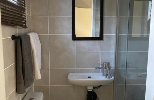 Bezuidenhout Valley Apartment | The Curve Apartments Unit 1