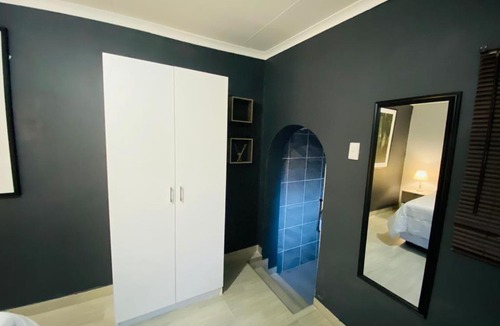 Bezuidenhout Valley Apartment | The Curve Apartments Unit 2