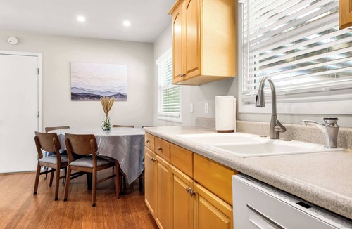 Eastside Santa Cruz House | The Eastman - Cutest House - Walk to the Beach!