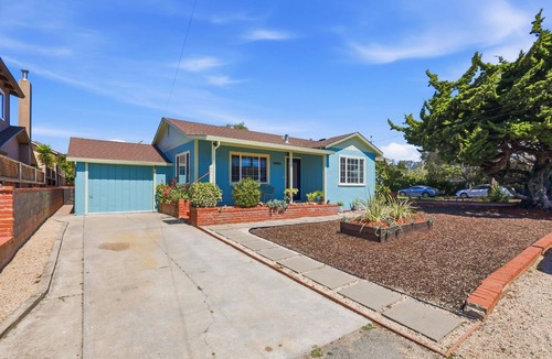 Eastside Santa Cruz House | The Eastman House steps to the Beach