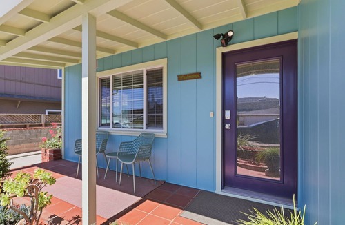 Eastside Santa Cruz House | The Eastman House steps to the Beach