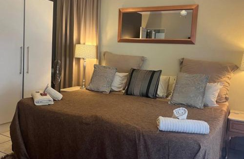 Waterkloof Glen House | The Elephant Room at Frederick's Place
