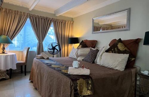 Waterkloof Glen House | The Flamingo Suite at Frederick's Place